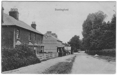 037 - London Road Buntingfor looking North
