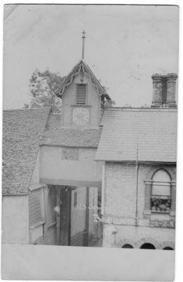 041 - Buntingford clock
